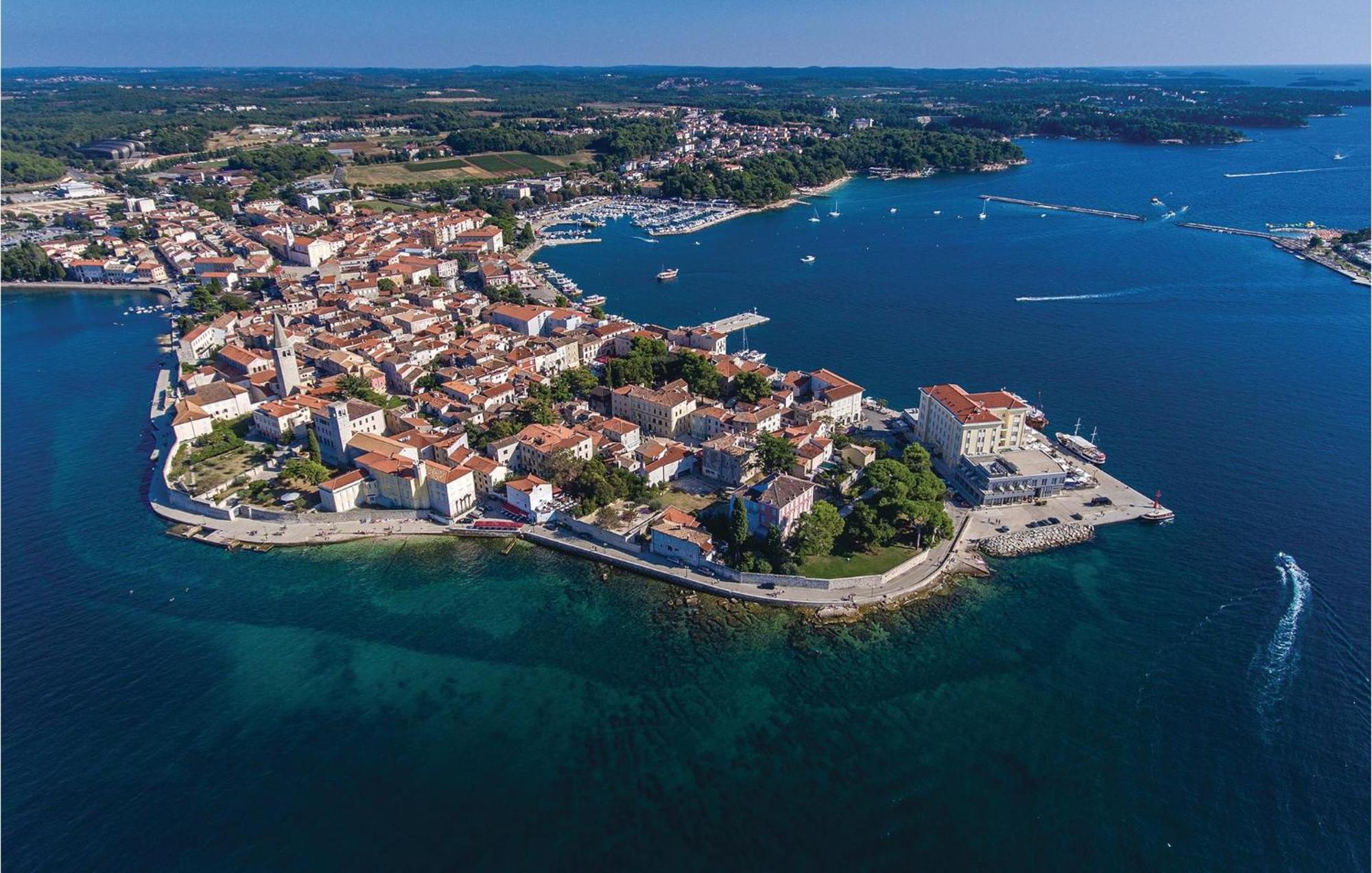 Gorgeous Apartment In Porec With Kitchen Exterior photo