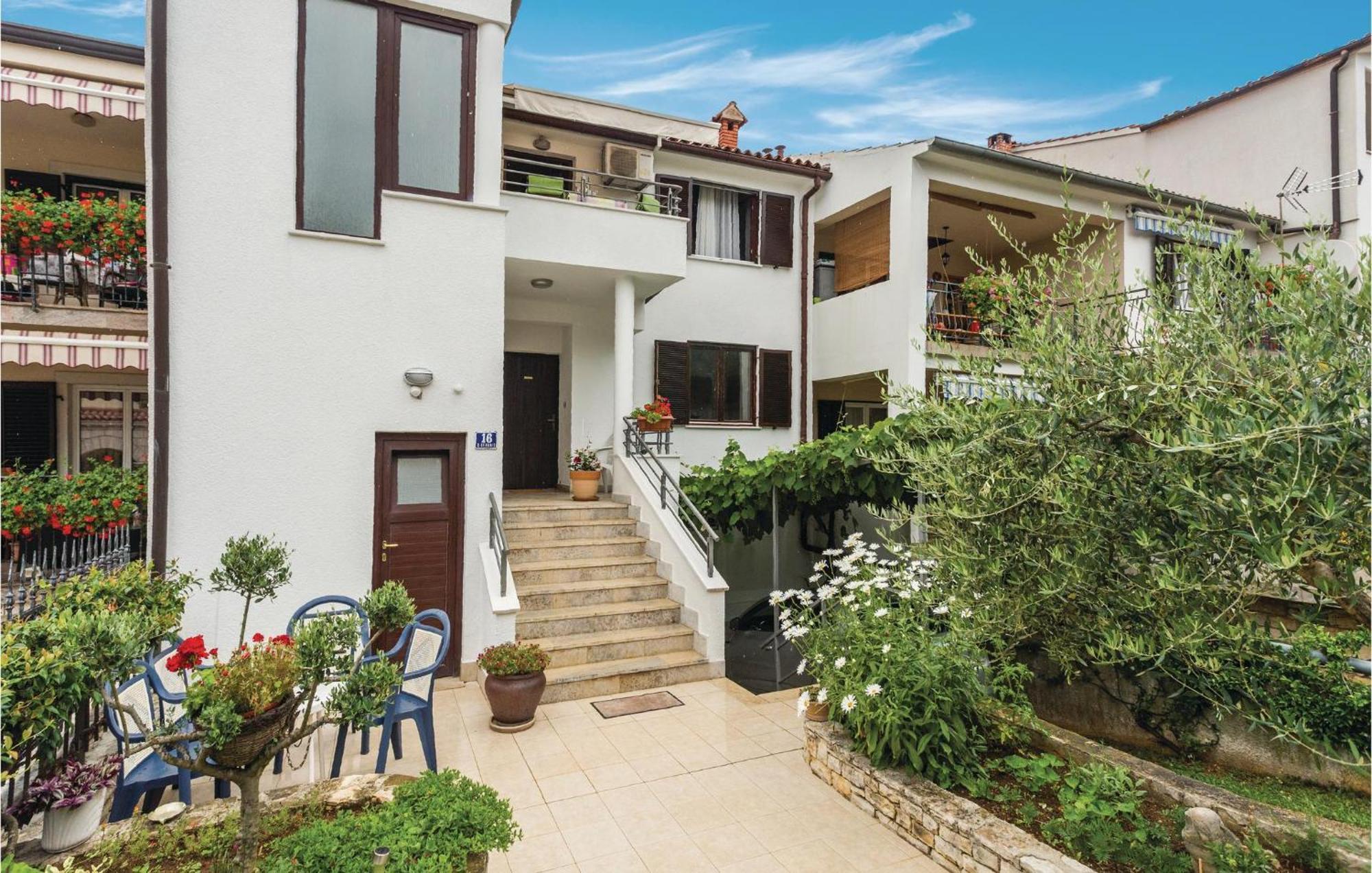 Gorgeous Apartment In Porec With Kitchen Exterior photo